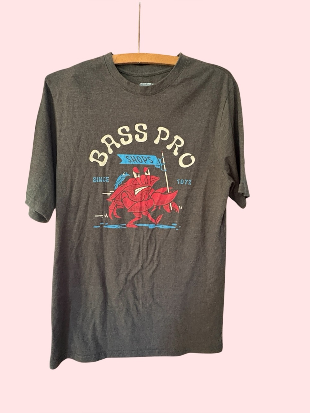 Bass Pro Shops Men's Charcoal Graphic T-Shirt - Red Crab Design medium